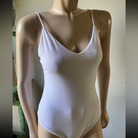 Windsor white v neck bodysuit - Picture 1 of 4